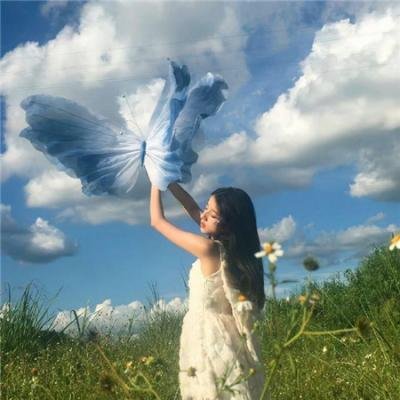 老艺术家孙女被曝直播带货翻车，深夜慈善晚宴画面流出